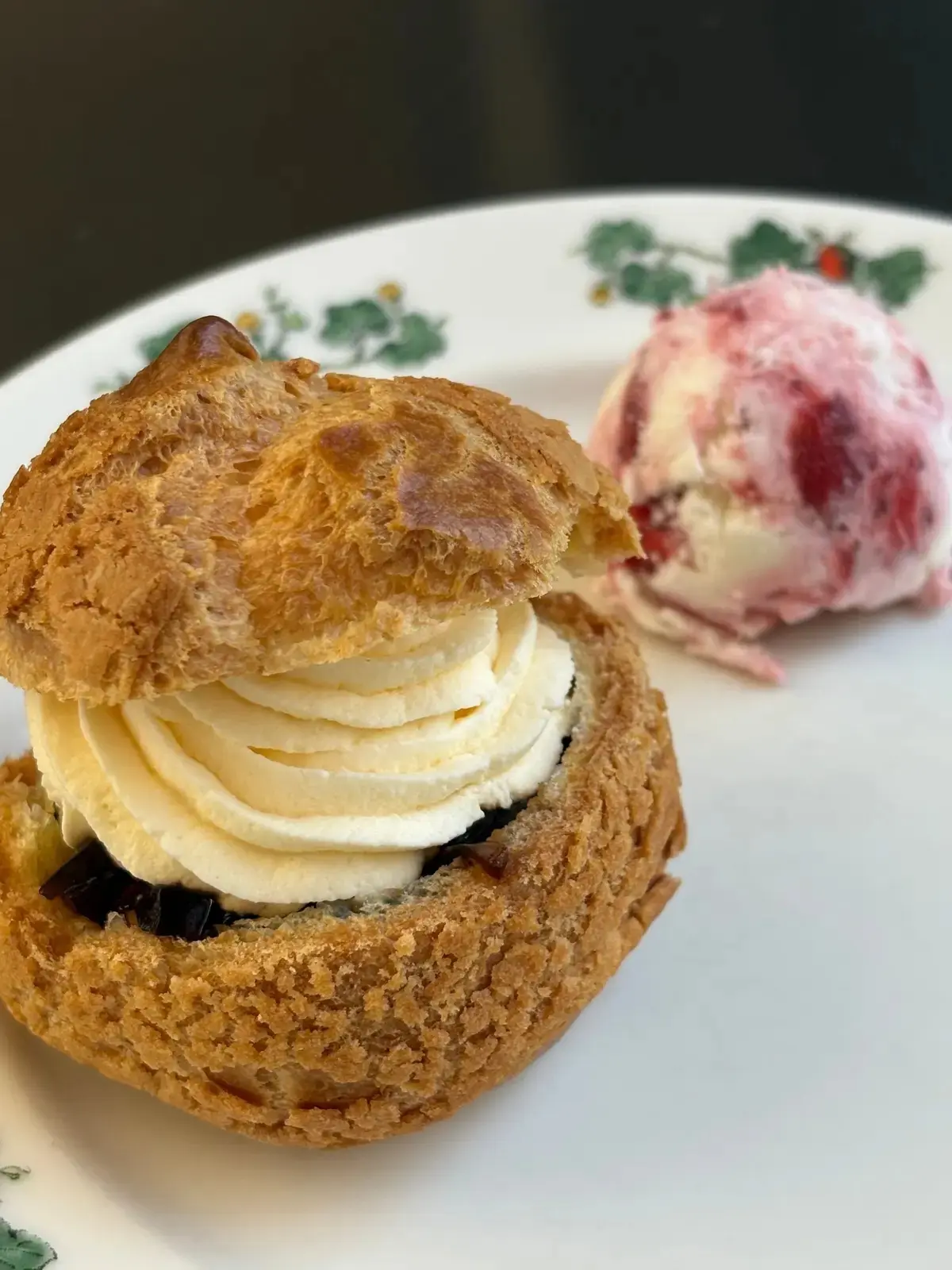 六花亭　シュークリーム　北海道旅行　グルメ