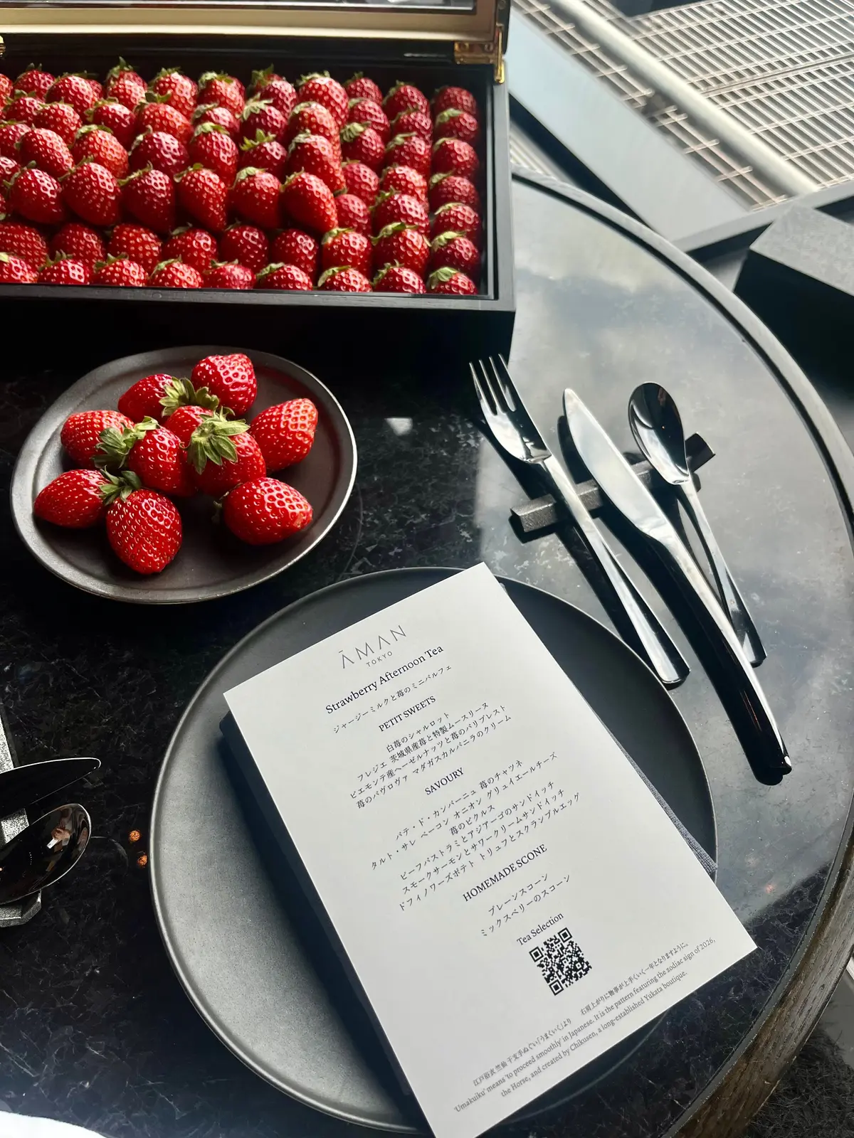 Black × Red  苺アフタヌーンの画像_3