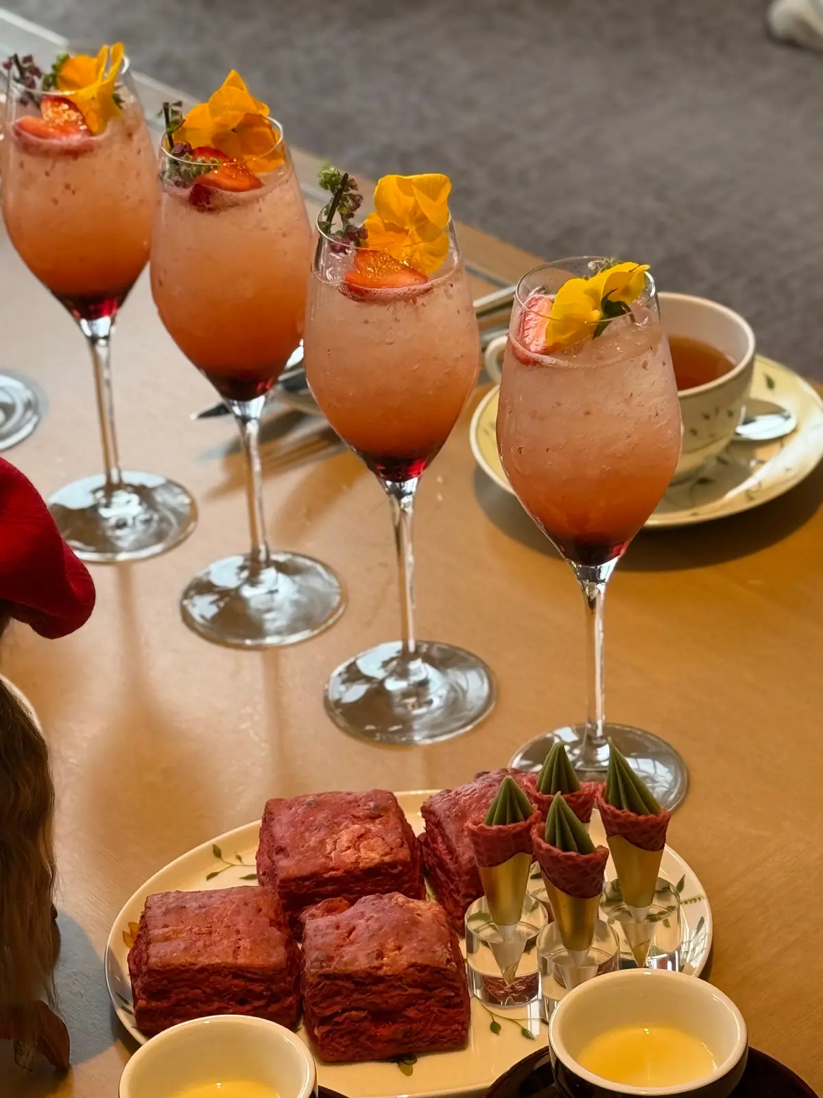 大阪　大阪ステーションホテル　アフタヌーンティー　ストロベリーアフタヌーンティー