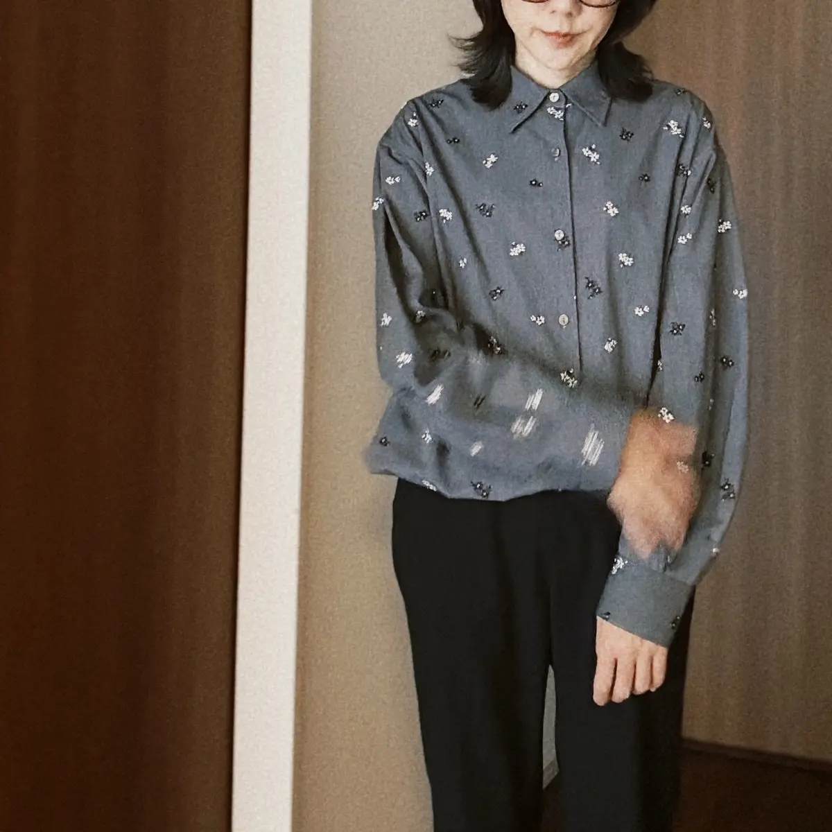 CREDONA花刺繍グレーシャツ　エクラ編集部員の偏愛名品図鑑