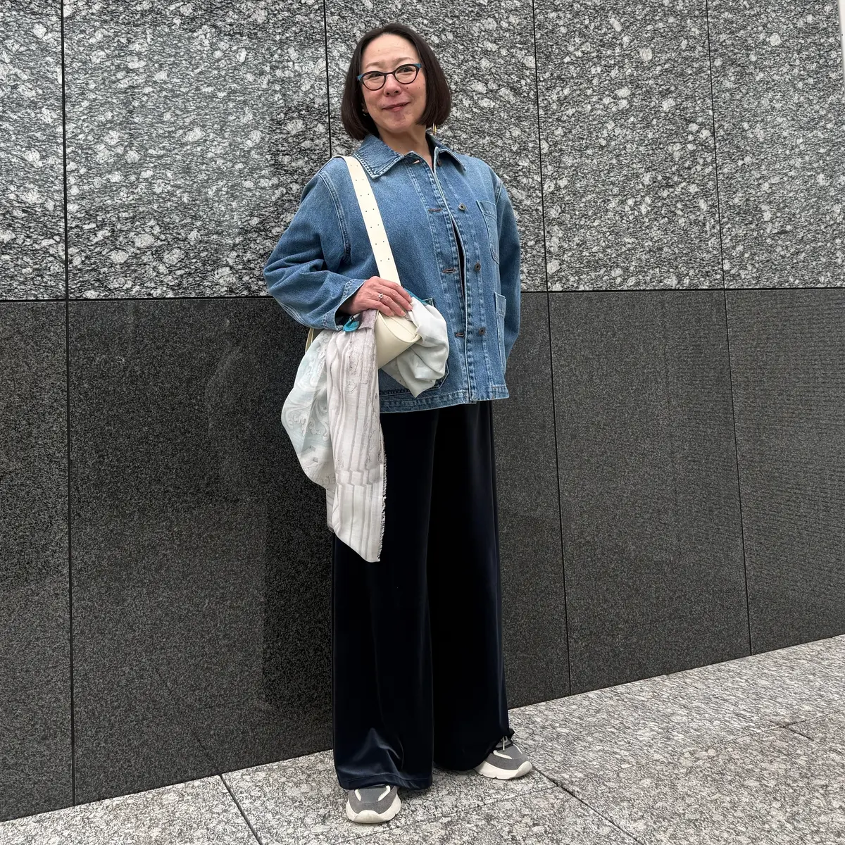 Weekend Max Mara デニムジャケット ￥80,300を試着するF美