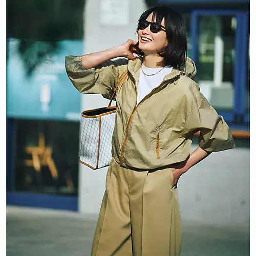 E by eclat 超軽量撥水ブルゾン ￥25,300　モデル着用