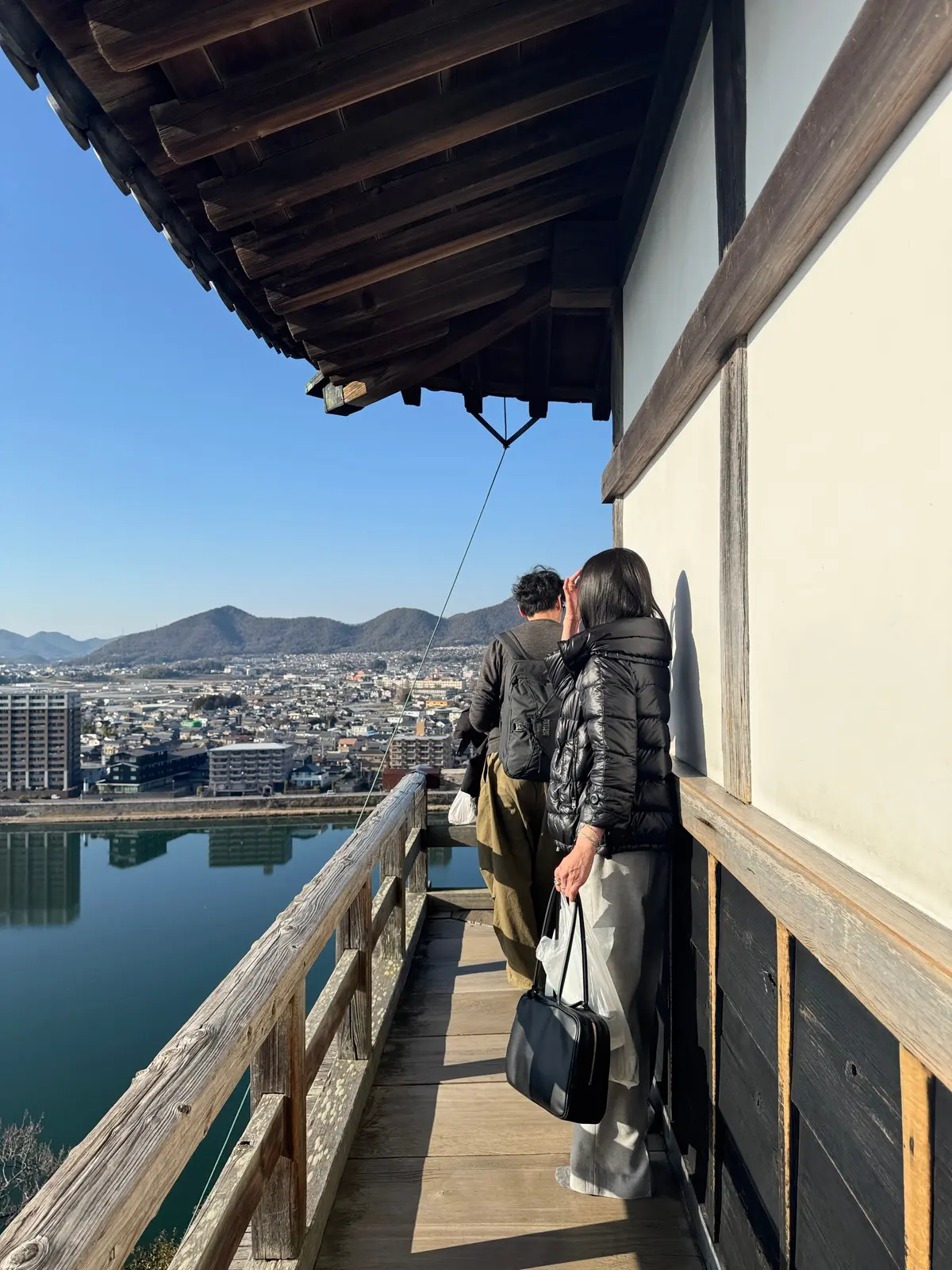 端っこを歩いてます💦