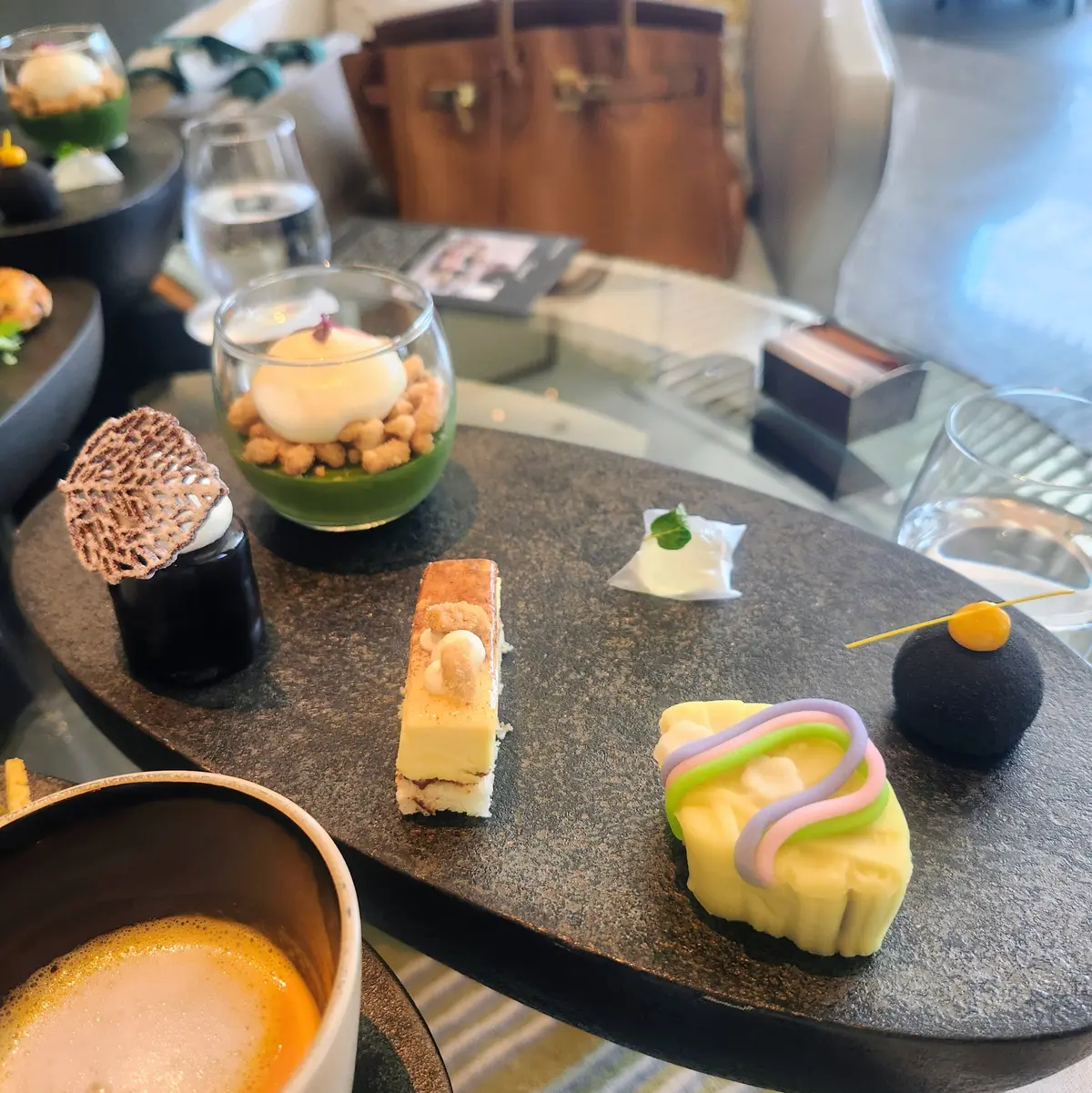 パレスホテル、アフタヌーンティー、和のアフタヌーンティー、40代ファッション、ママ友ランチ、ホテルラウンジ、セイボリー、ヴァンクリ、アルハンブラ、ザパレスラウンジ