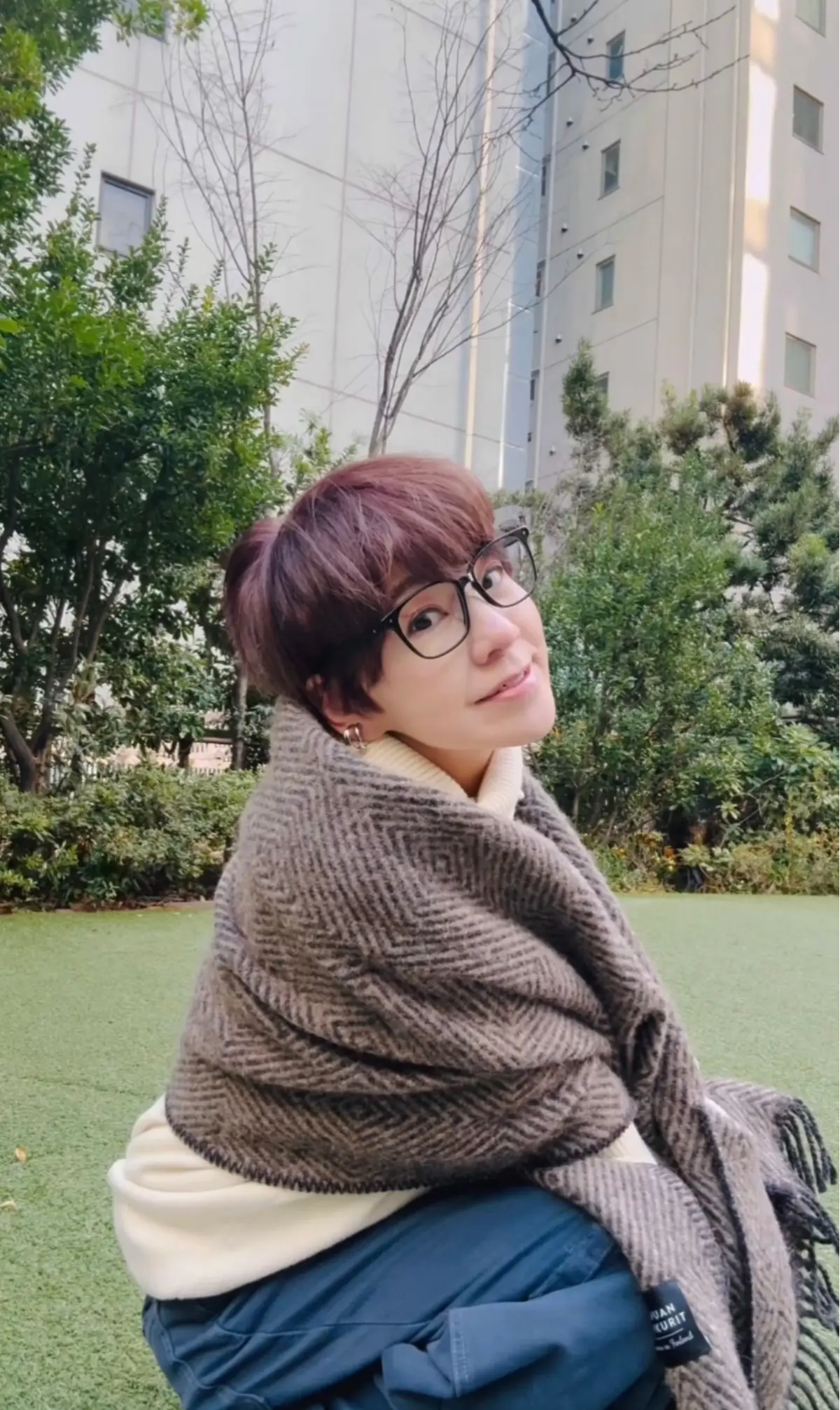 表情華やぐ冬のホワイトニットコーデの画像_5