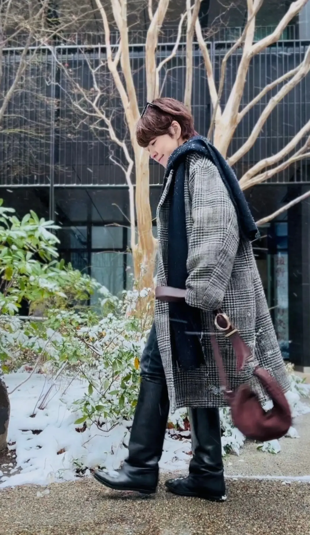 雪の日のチェスターコートの画像_1