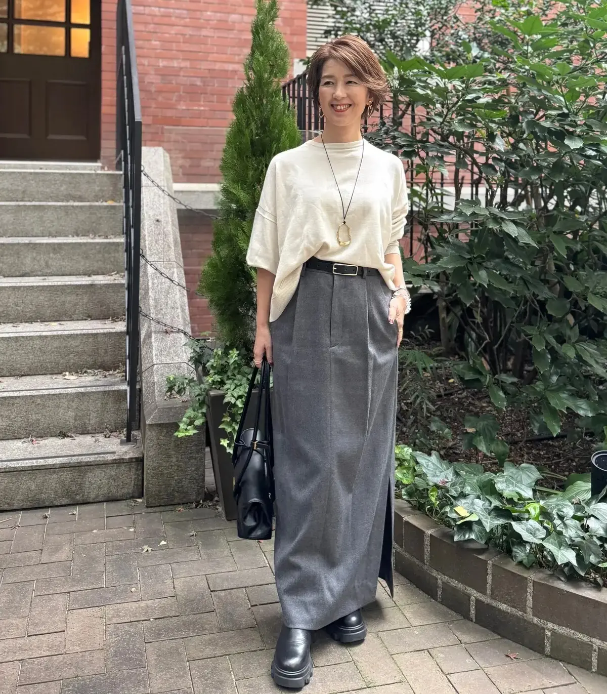 ナロースカート  グレーコーデ エクラ華組根本有加里さん 