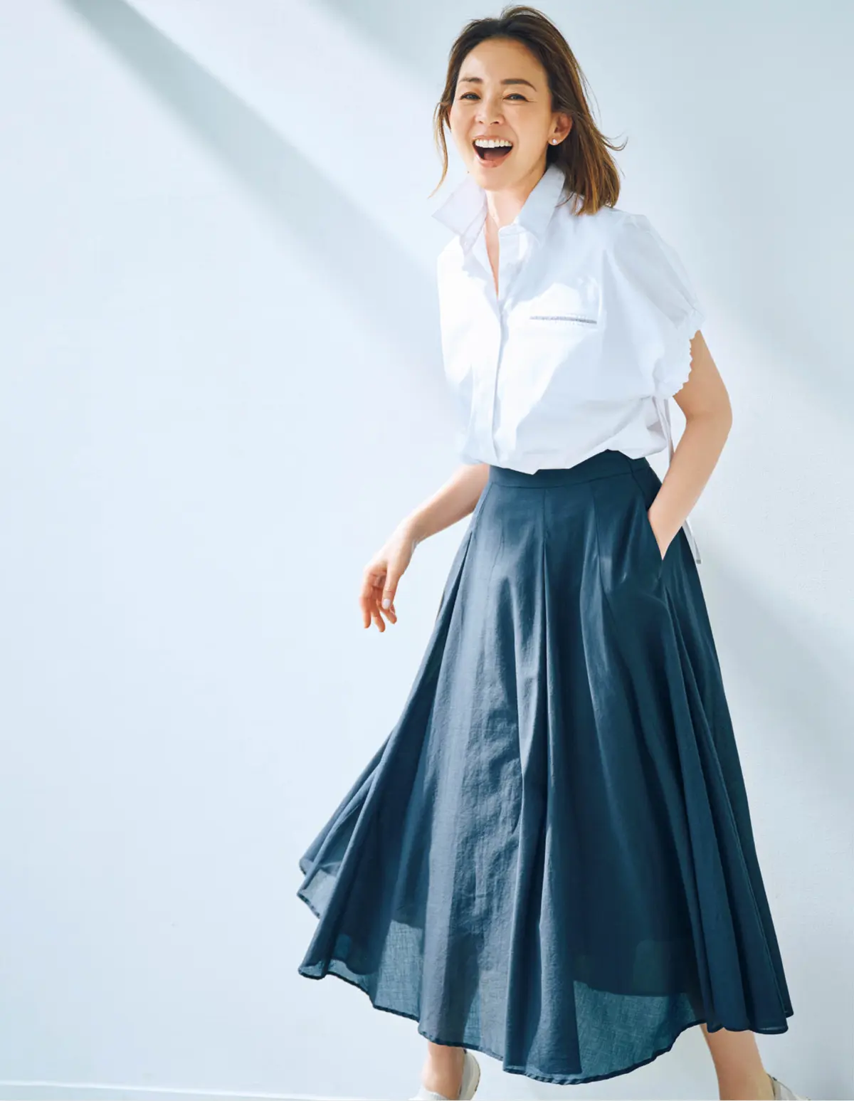 上質なコットンで完成させる涼しげなロマンチックスタイル