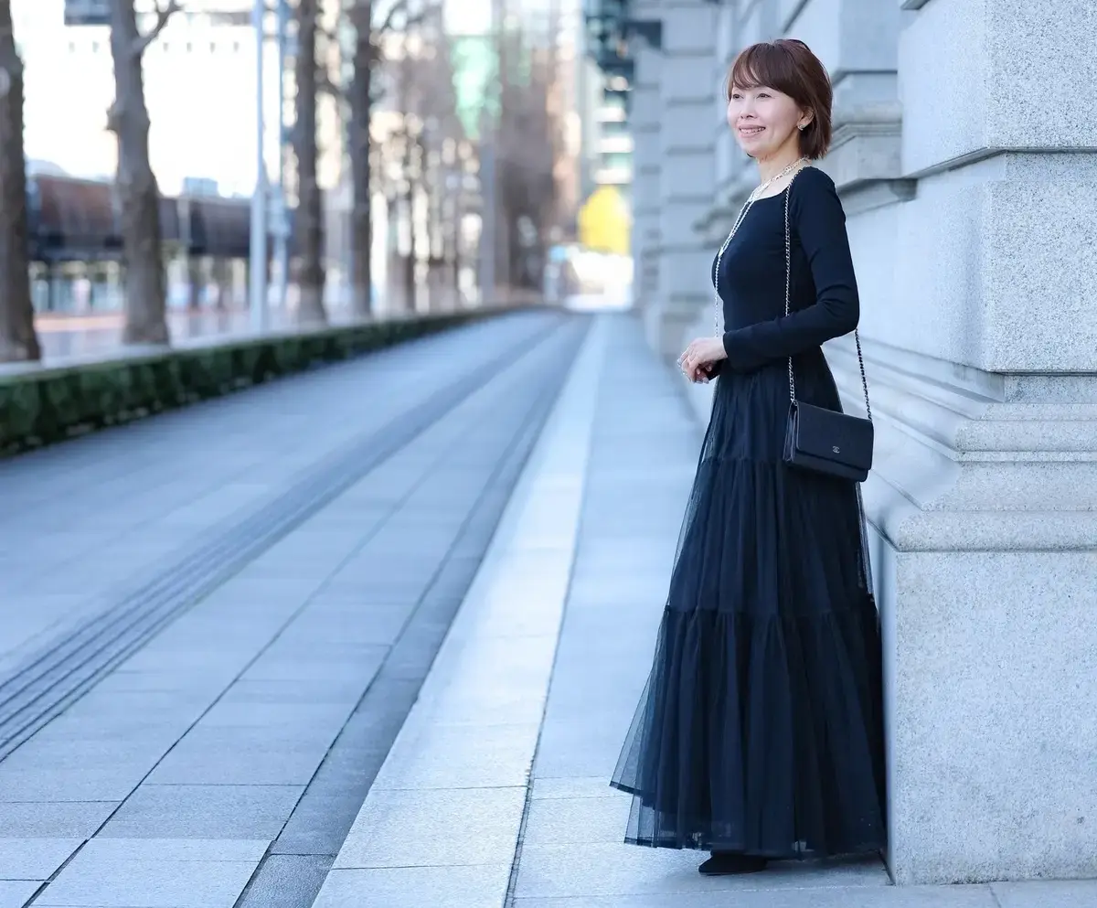 黒のワントーン　春の好印象コーデ