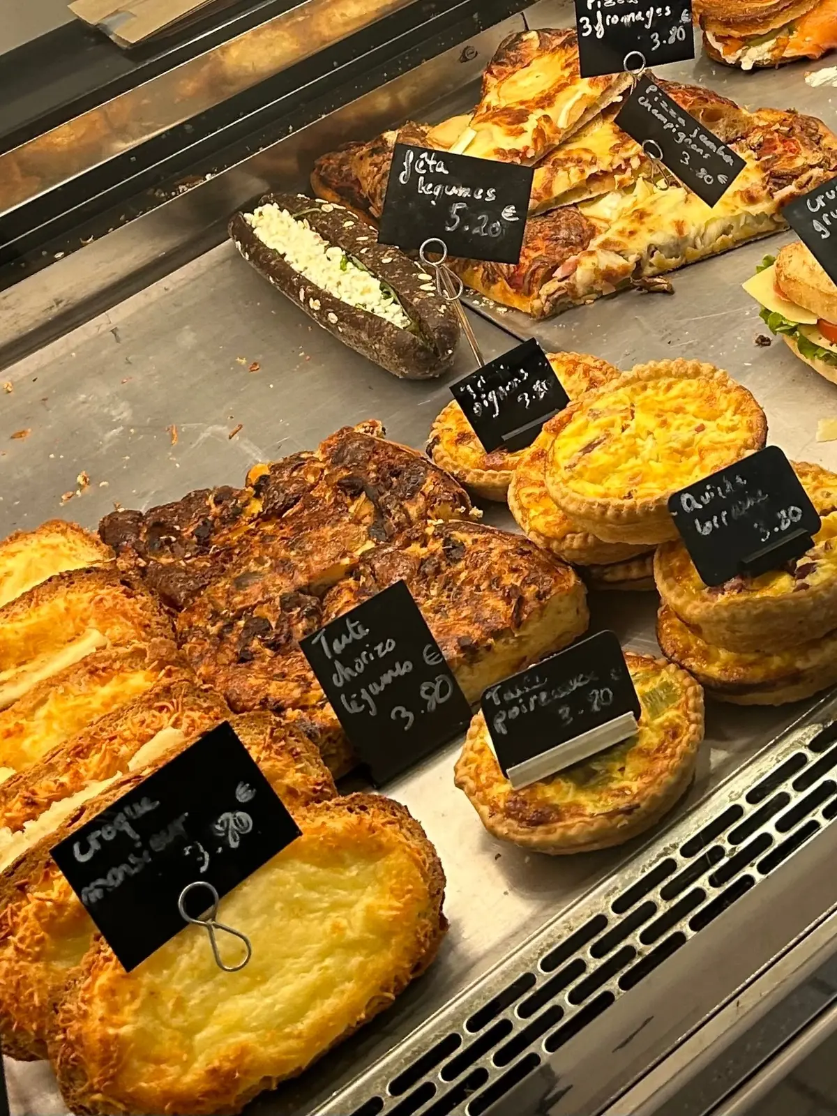 Netflix ネットフリックス　　TVドラマ「エミリー、パリへ行く」seasons5 の最新ロケ地