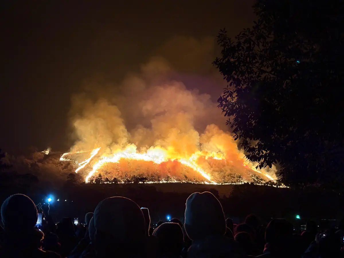 若草山焼き。冬の奈良に灯る、特別な夜の画像_1