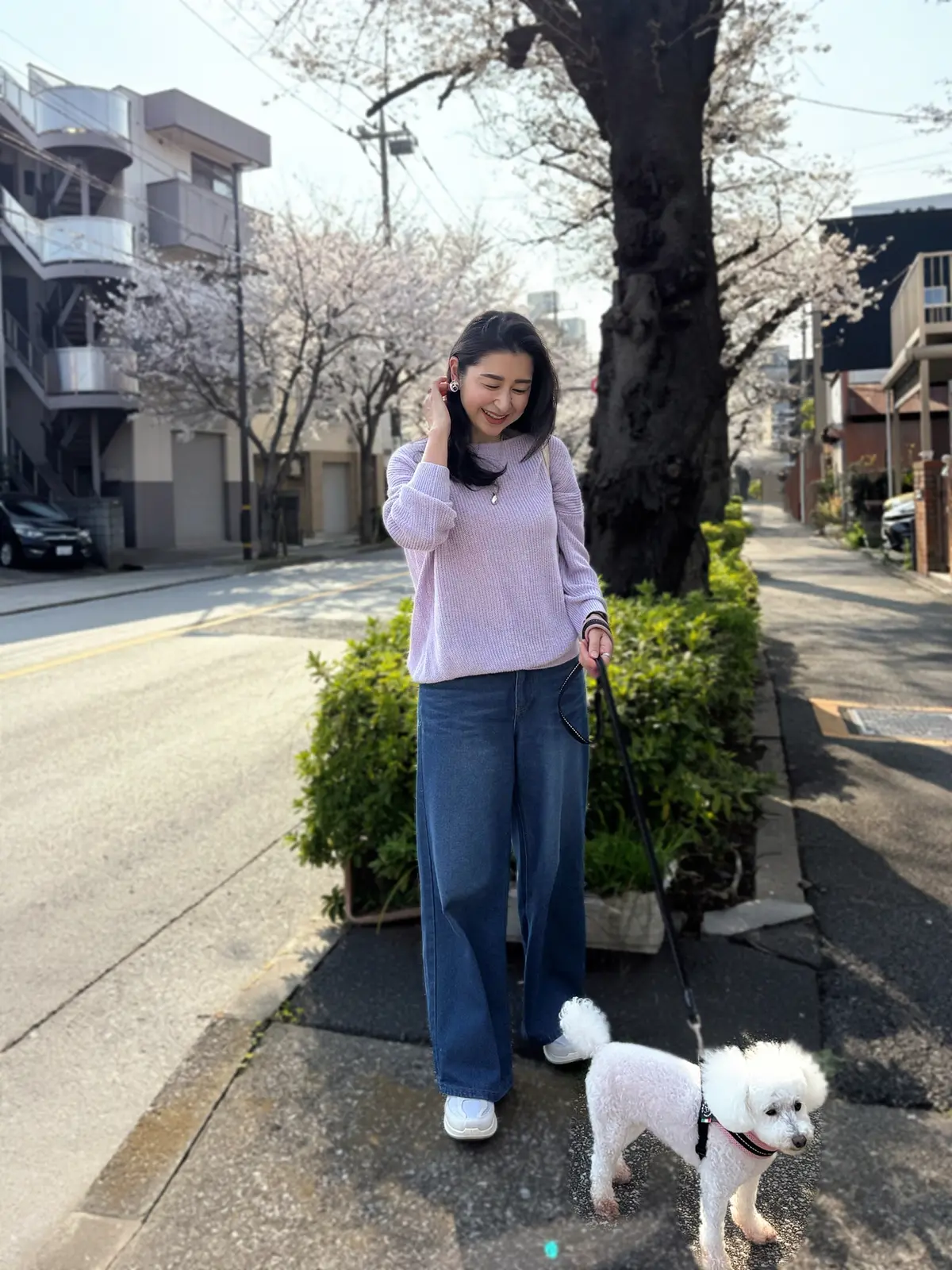 ラベンダーカラーニット、ブルーデニム