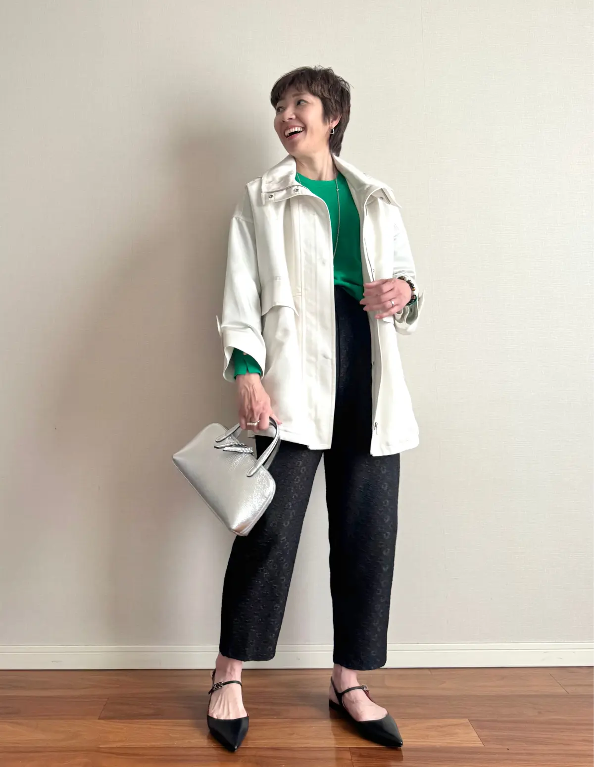 エクラ 華組　細谷奈弓さん　春　アウター　ホワイトコーデ　全身コーデ