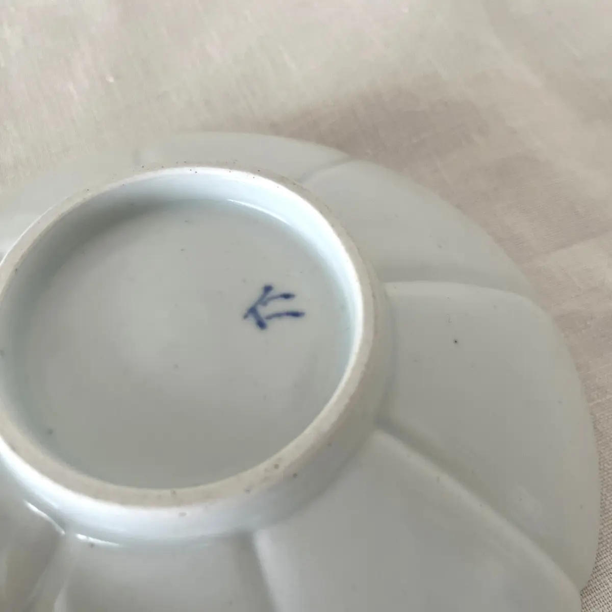 キム・サンインの器　器の裏 仁の文字　エクラ編集部員の偏愛名品図鑑