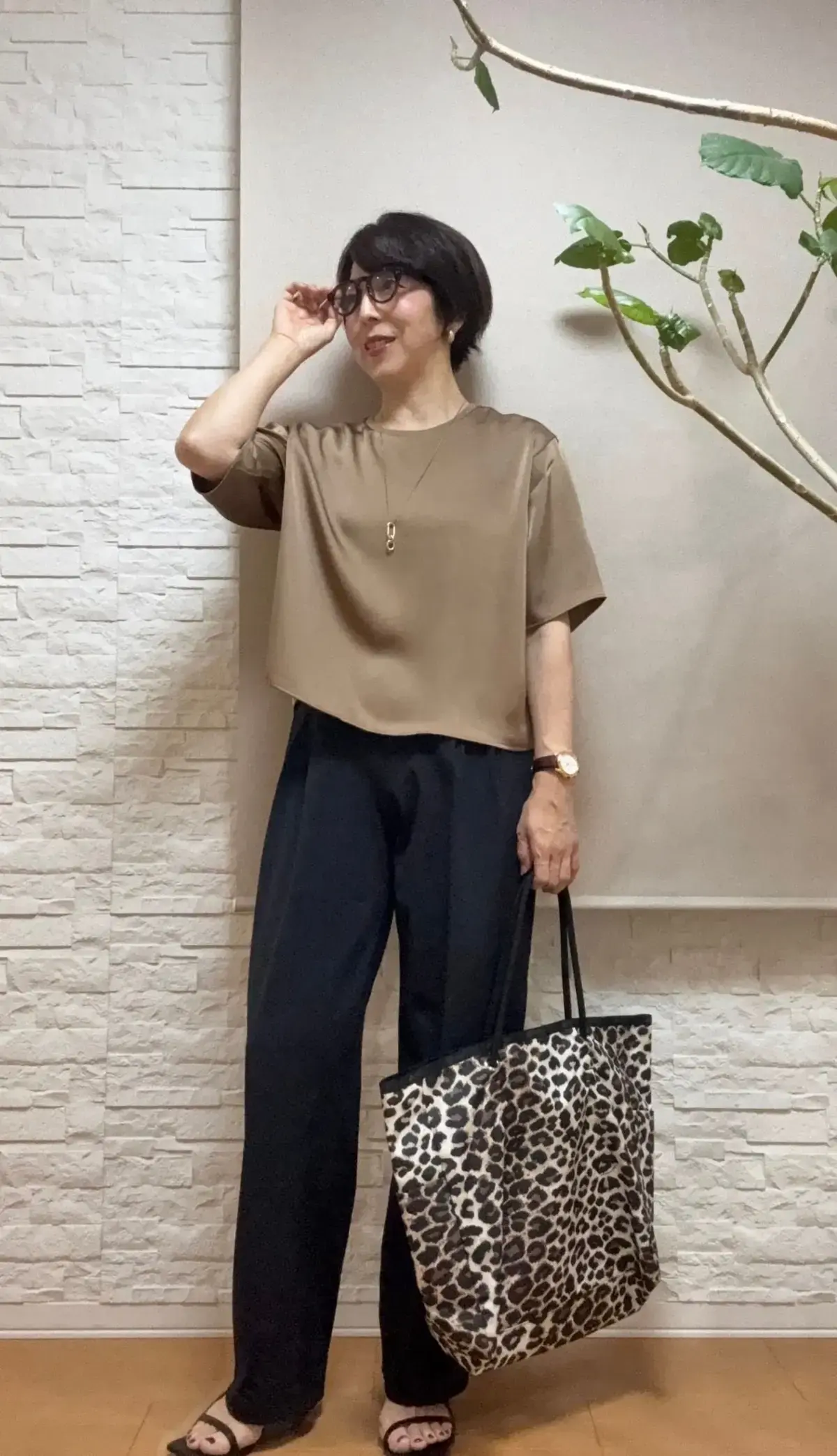 50代UNIQLOサテンTシャツ着回しコーデ