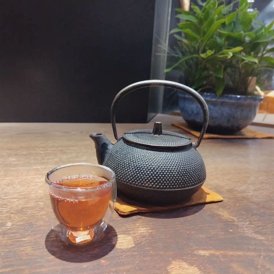 鉄瓶　あずき茶　たねや茶屋