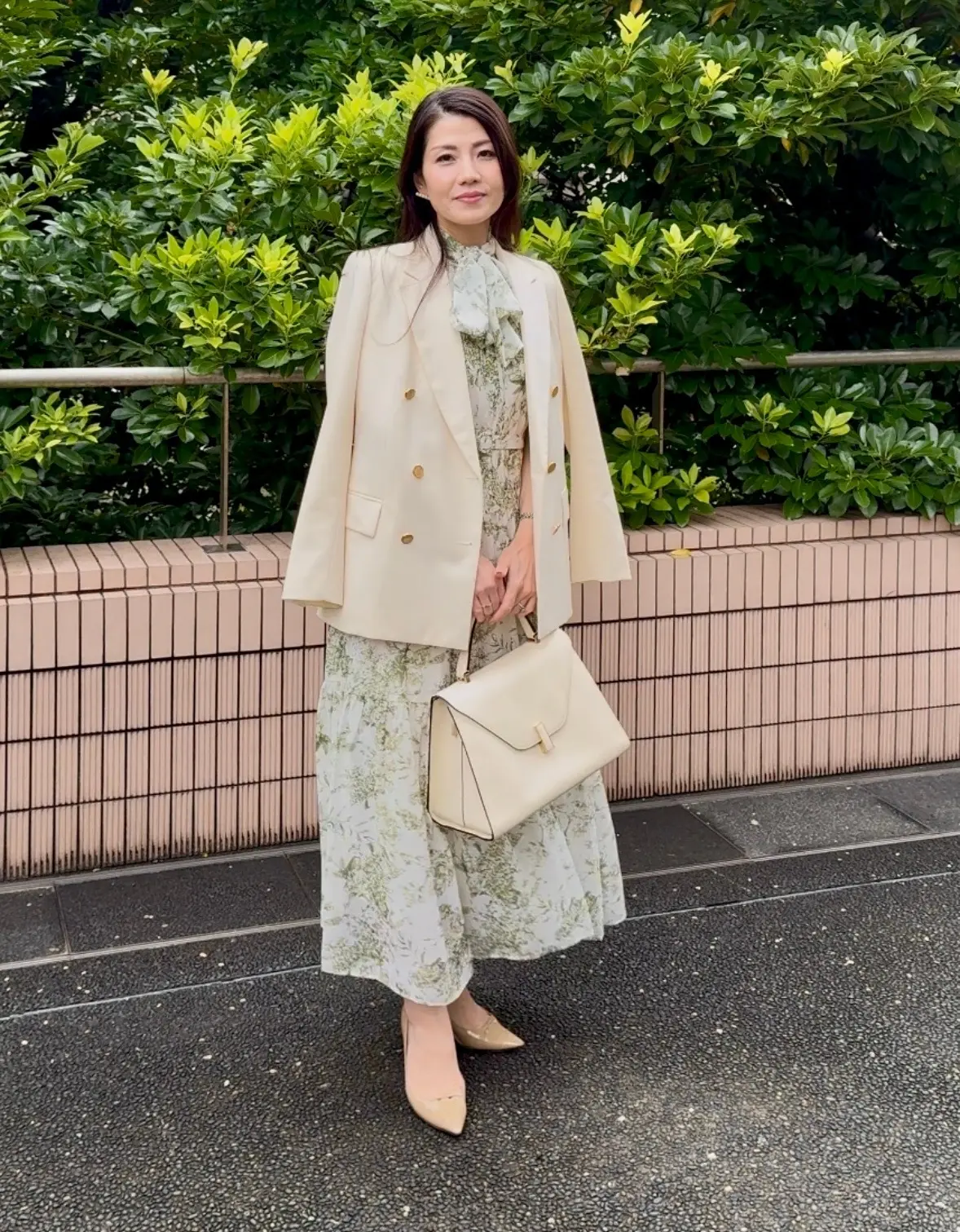 エクラ 華組　小泉雅恵さん　ジャケットコーデ　フェミニン　ワンピースコーデ