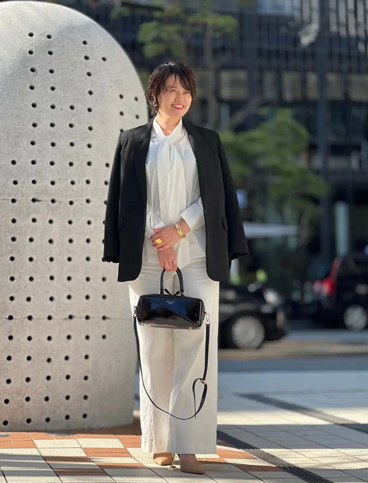 白ボウタイブラウス　ZARAジャケット パンツ　春コーデ