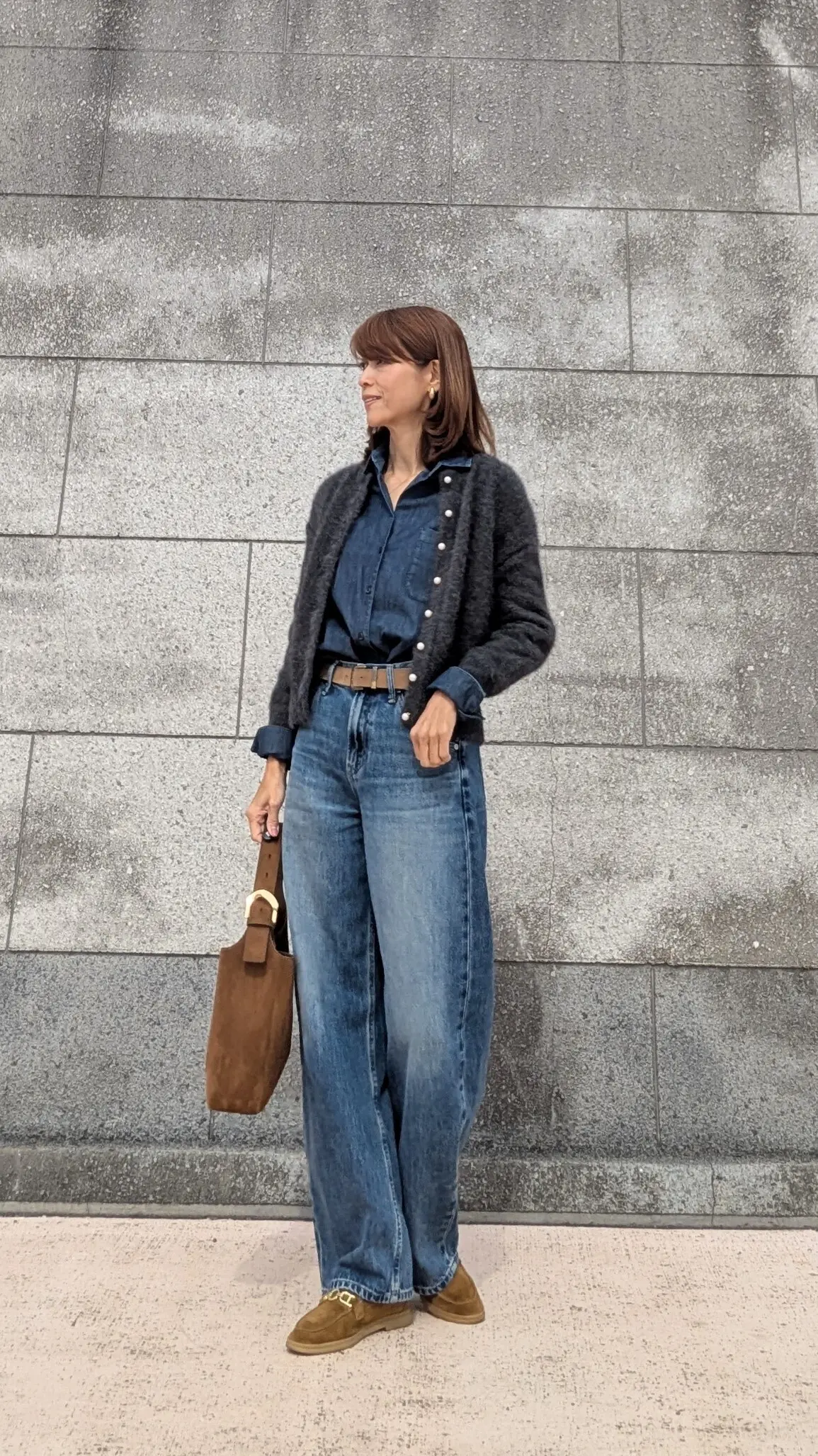 UNIQLOデニム　デニムシャツ×カーディガンのコーディネート