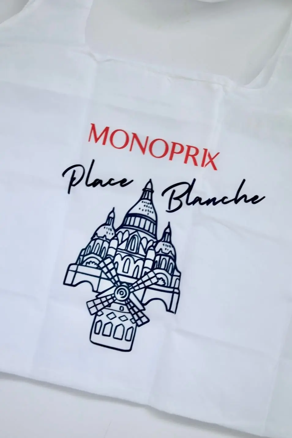 Monoprix　プチプラエコバッグ　　モンマルトル  パリ土産　　Place Blanche