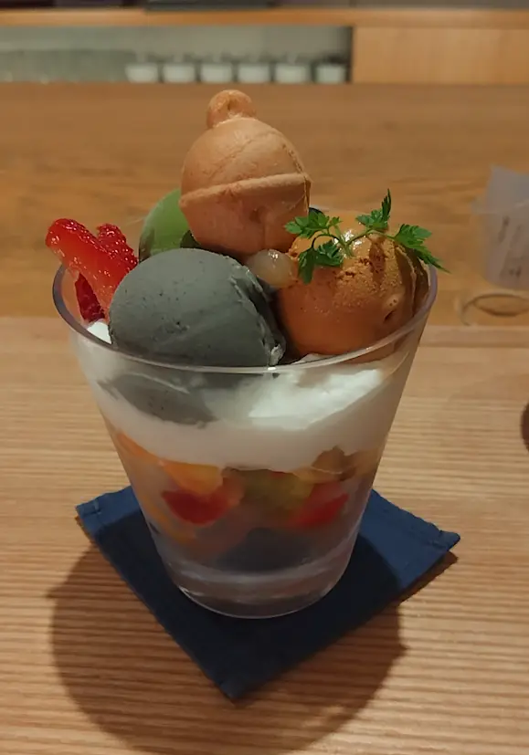 鈴懸本店茶舗　すずのパフェ