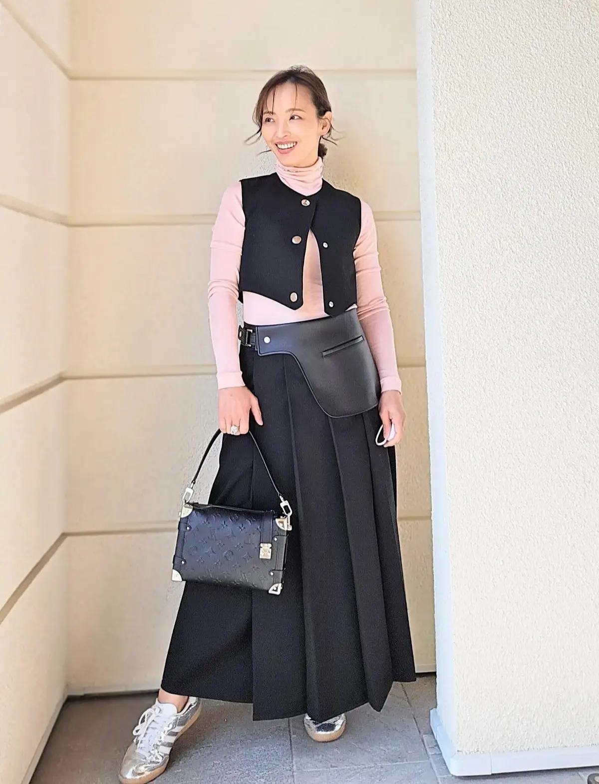 ピンク　ニット　ショート丈ジレコーデ