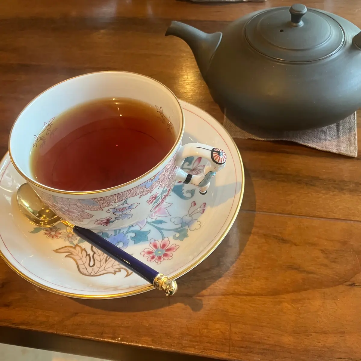 サロンドデラヴォンドで優雅なティータイムの画像_5