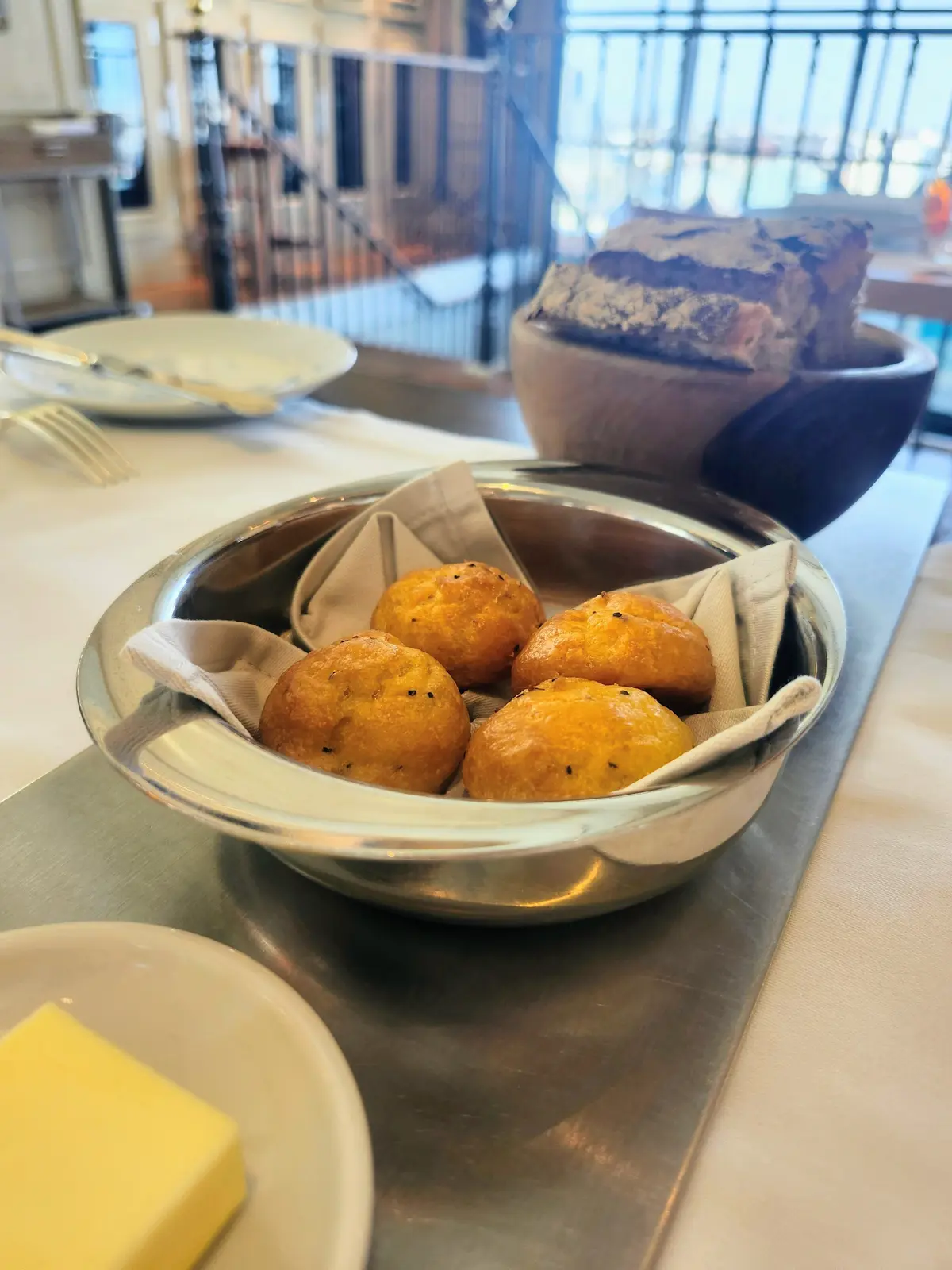 ブノワ、BENOIT 、アラン・デュカス、ビストロ、表参道ランチ、結婚記念日、夫婦時間、苺のクープ、苺スイーツ、パテドカンパーニュ、アルハンブラリング、40代ファッション、季節限定