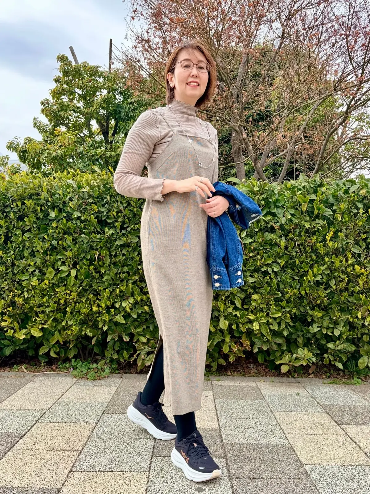 HOKAのボンダイときれい目ワンピースのコーデ