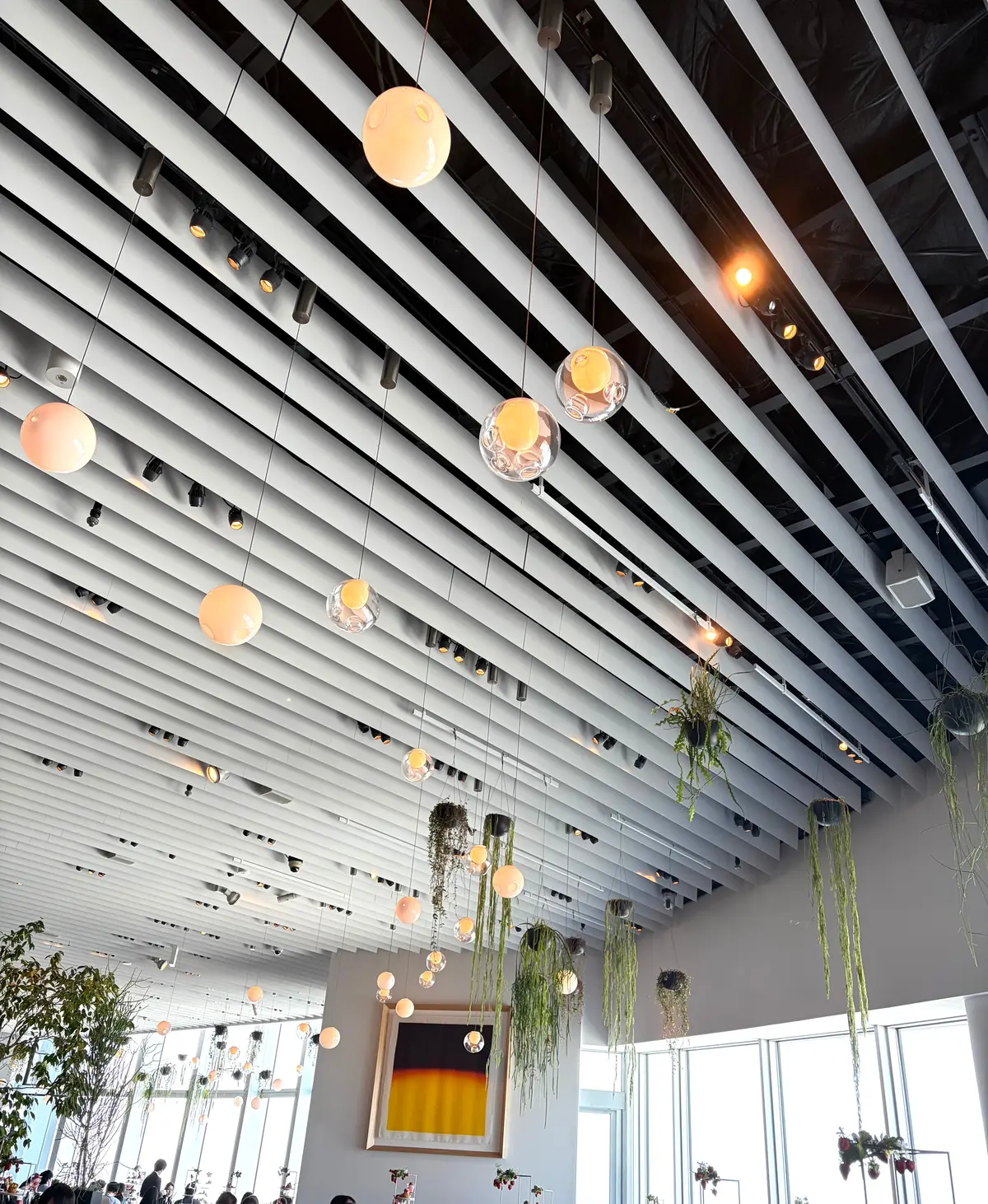 アフタヌーンティー　いちごのアフタヌーンティー　六本木　六本木ヒルズ THE MOON  六本木美術館　Strawberry & Chocolate AfterMOON カフェ スイーツ　ショートヘア　ショートボブ　アラフィフ　