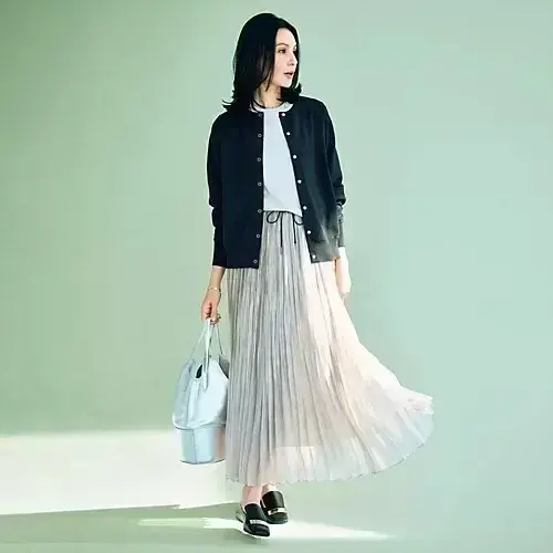フレアスカート　チュール　グレー　春コーデ