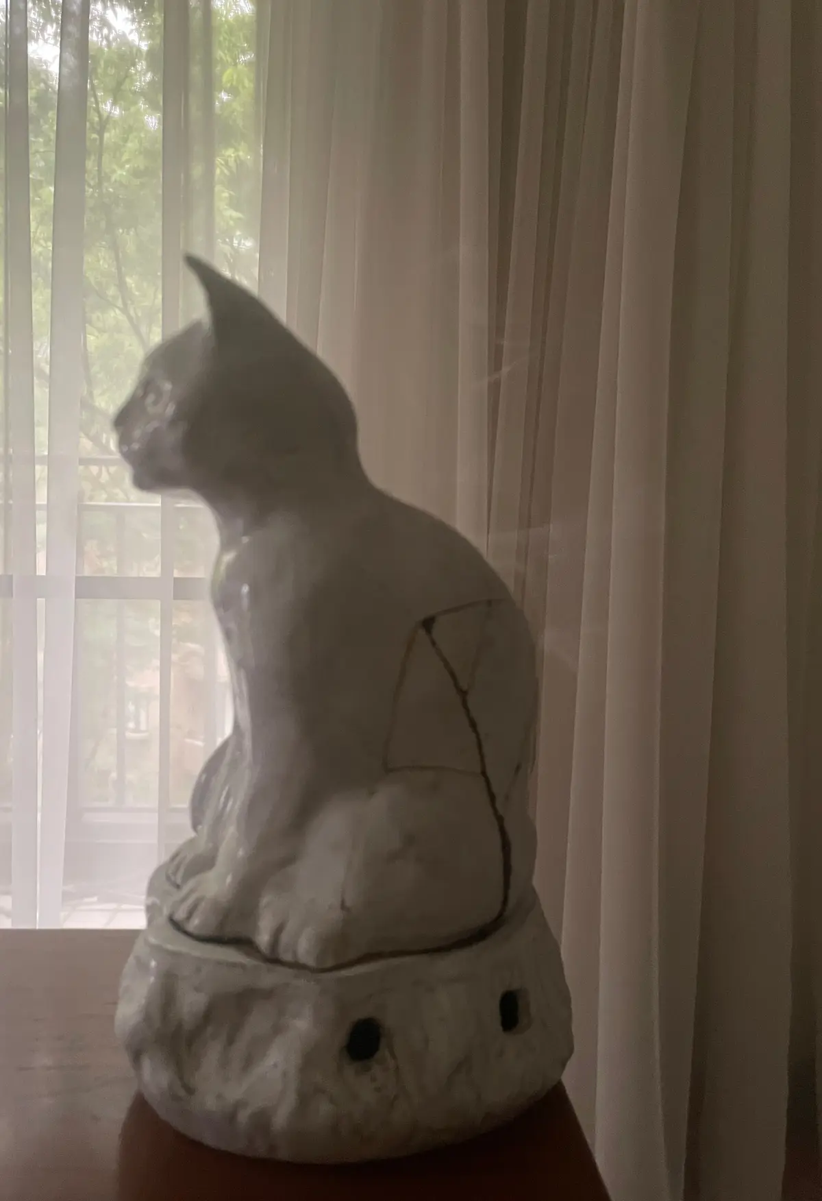 猫族ネコ科一家御用達「ASTIER de VILLATTE」の香炉 横から見た写真　エクラ編集部員の偏愛名品図鑑