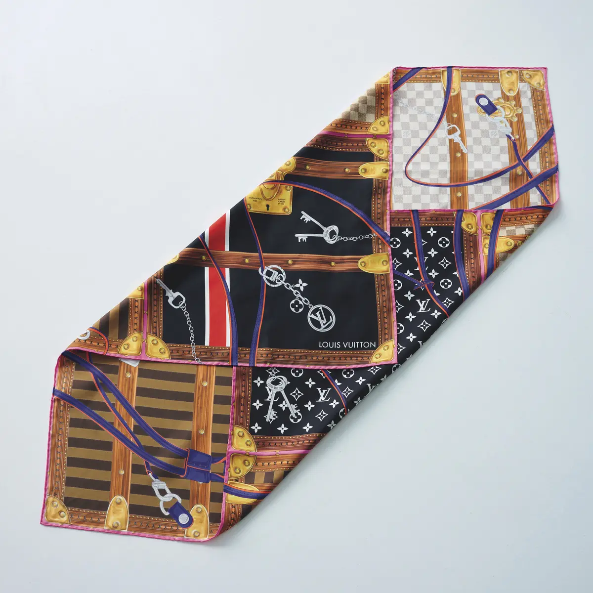 端を2カ所、写真のように1 回ずつ折る