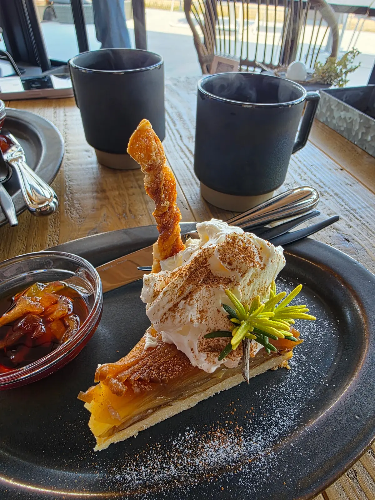 海辺の素敵なカフェでランチの画像_6