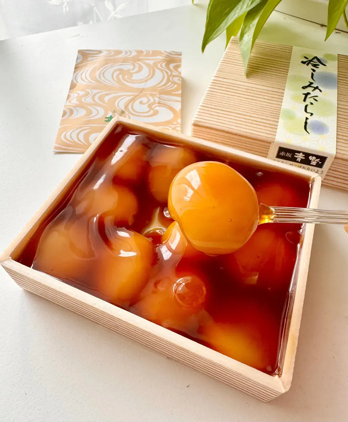 【夏の手土産に選びたい】スティーブ・ジョブズも愛した老舗和菓子店「赤坂 青野」で季節限定・冷しみたらし
