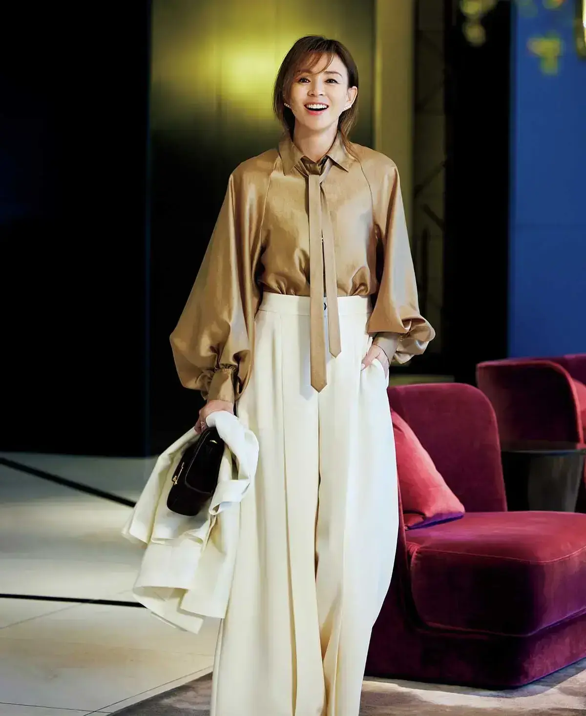 白　ワイドパンツ　ブラウス　春コーデ