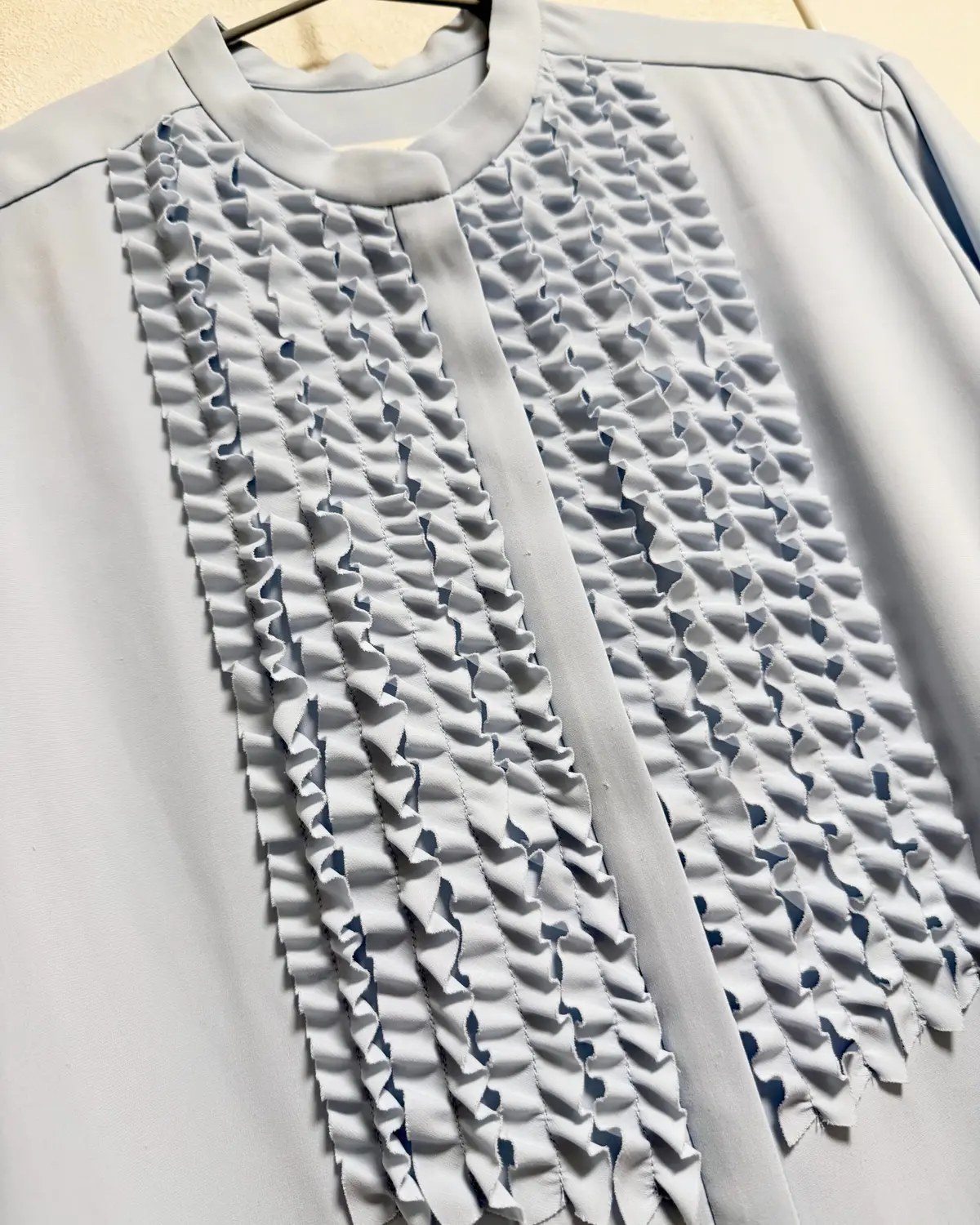 エクラ 華組 小泉雅恵さんのシャツコーデ　50代　夏コーデ　シャツの写真