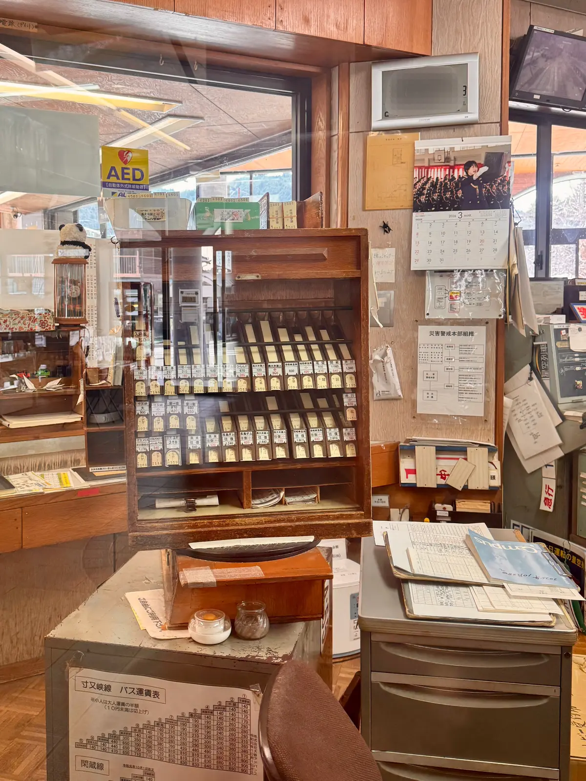 【絶景秘境】エメラルドグリーンの湖に浮かの画像_2