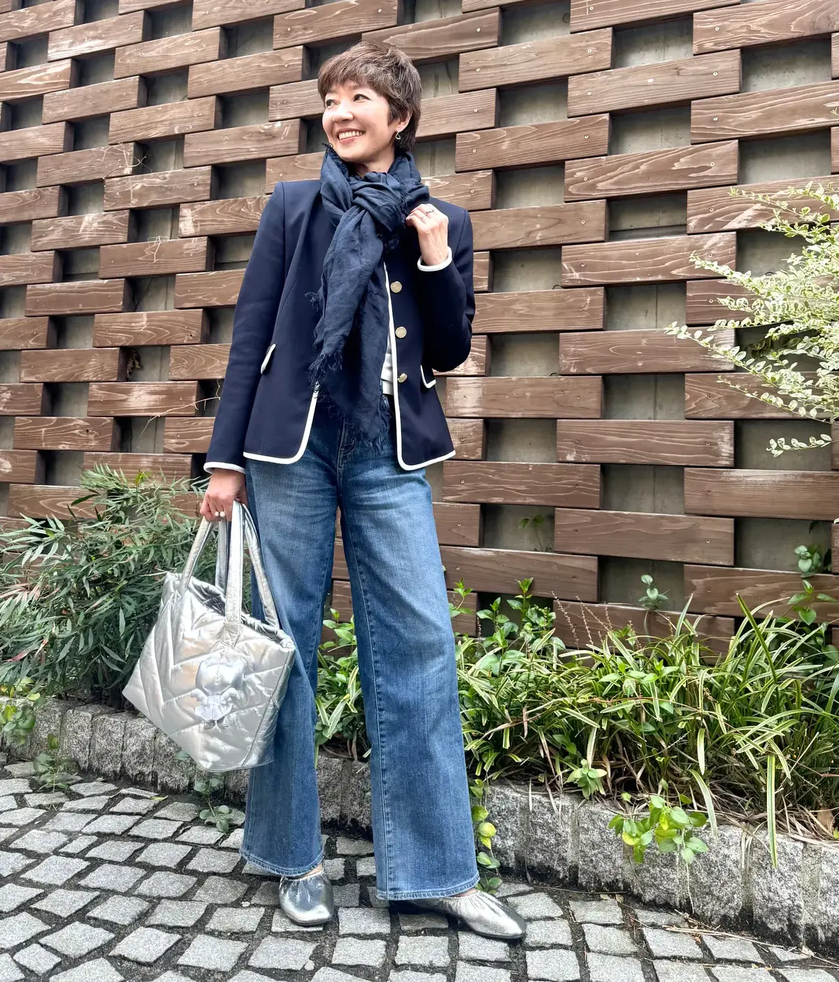 ZARAのネイビージャケットで上品なカジュアルスタイル　春ファッション