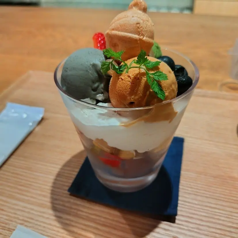 鈴懸本店茶舗　すずのパフェ