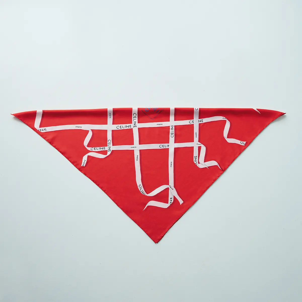 柄が見えるように、三角形に 二つ折りにする