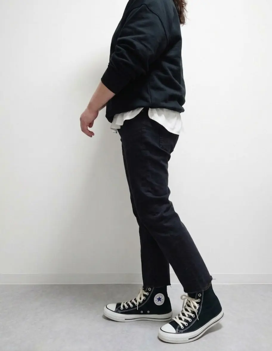 47キャップのブラックコーデ