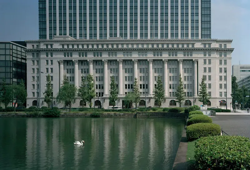 明治安田カフェ 丸の内　外観　名建築カフェ