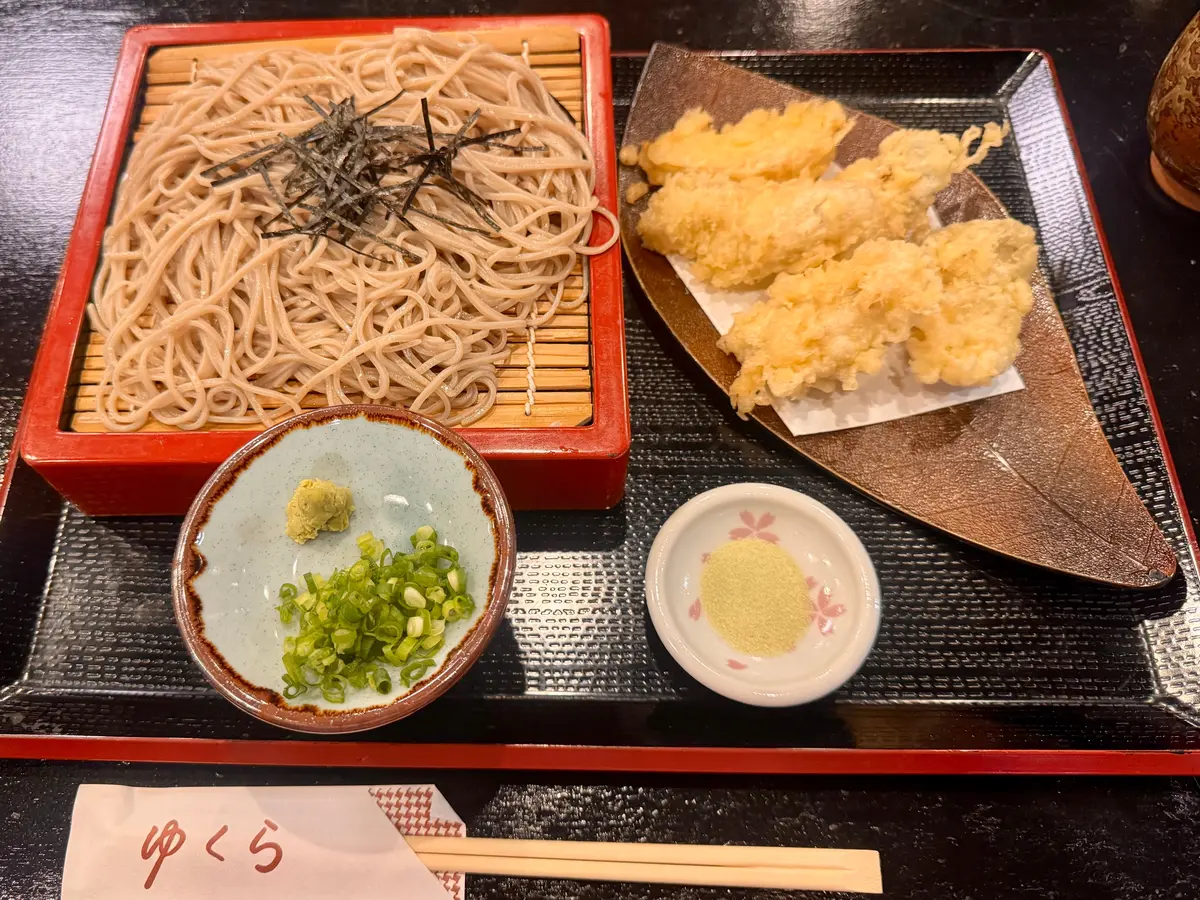 【絶景秘境】エメラルドグリーンの湖に浮かの画像_20