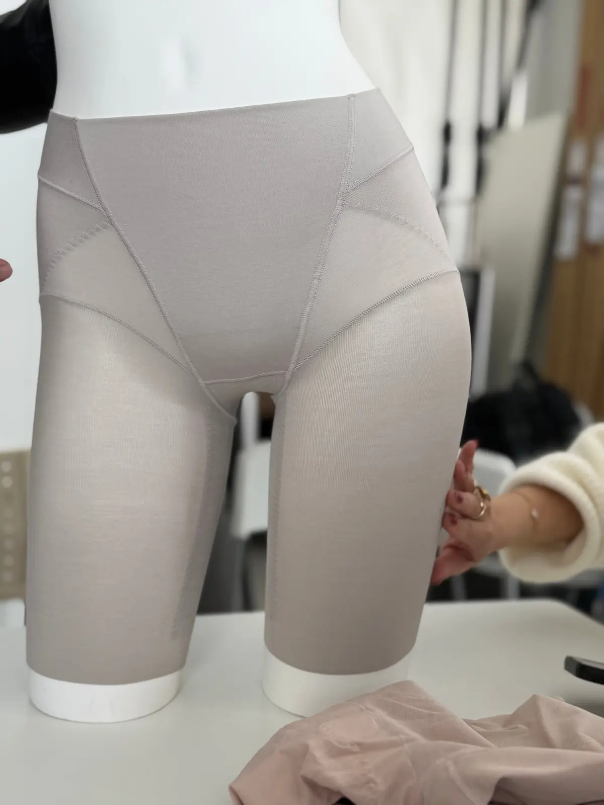 BRADELIS New York　ブラデリスニューヨーク　eclat　エクラプレミアム　ガードル