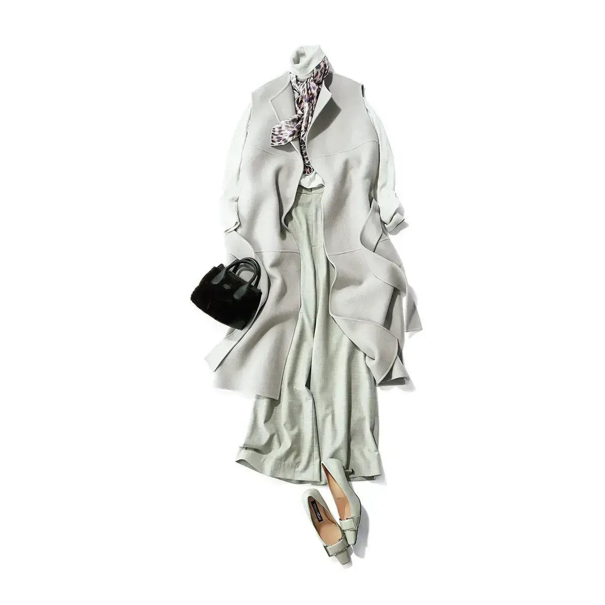 ロングジレはワントーンでなじませて