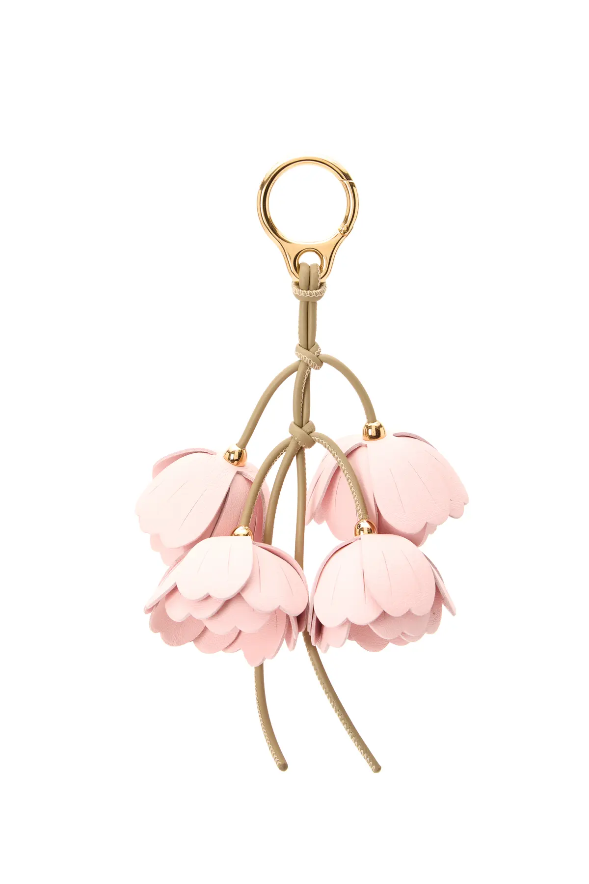 レザーで仕立てた桜の花がついたチャーム