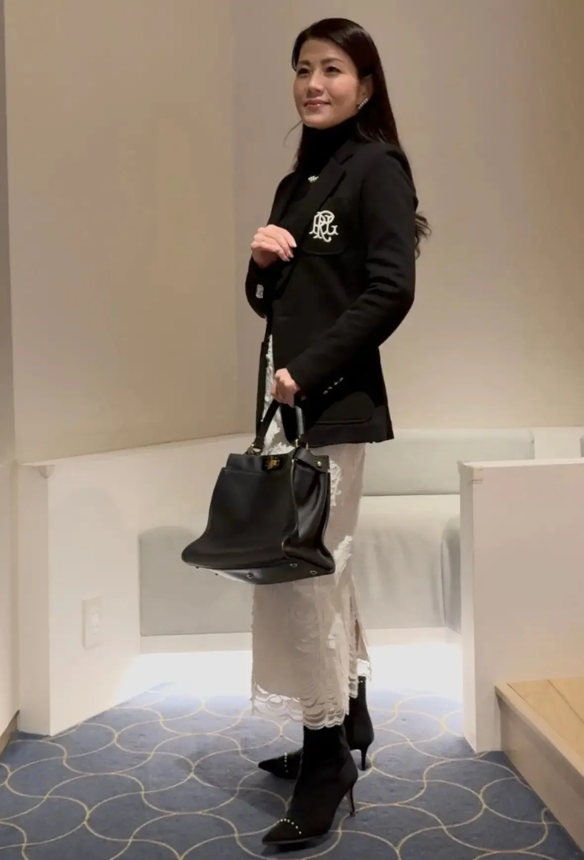 エクラ華組  小泉雅恵さん ユニクロ　ニット　どんなシーンにも対応できるブラックコーデ