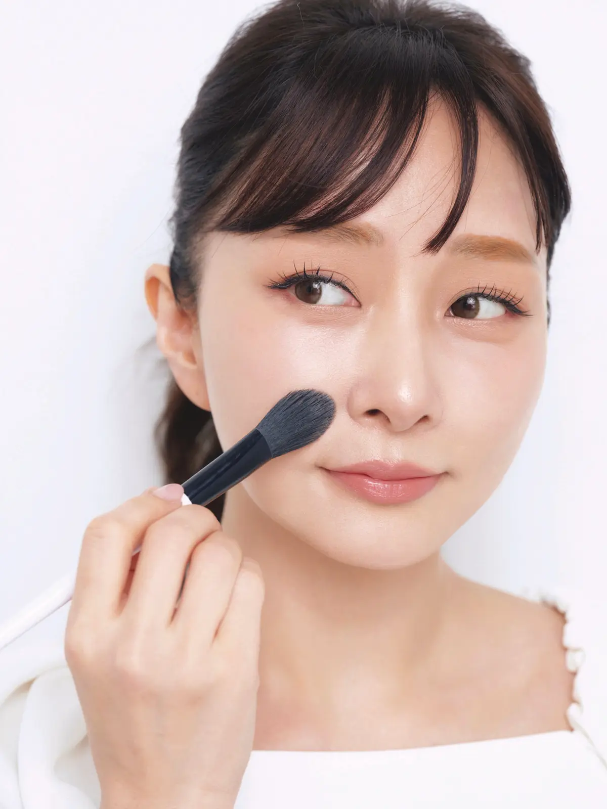 石井美保　引き締めメイク　ほうれい線はお粉でツヤ消し