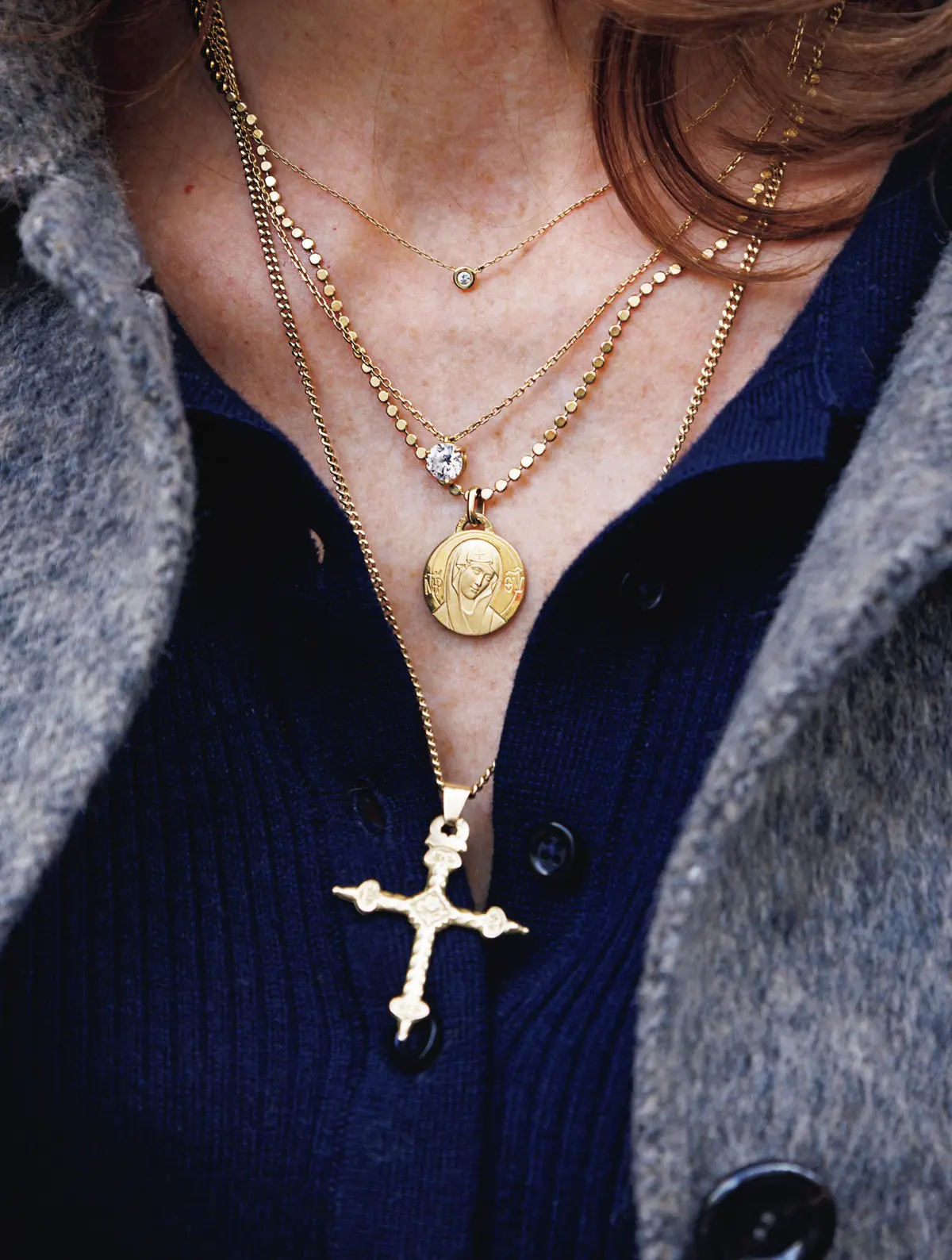 パリマダムは「ジュエリーの重ねづけ」で存在感と個性を演出【海外ファッションSNAP】エマニュエル（医師／パリ